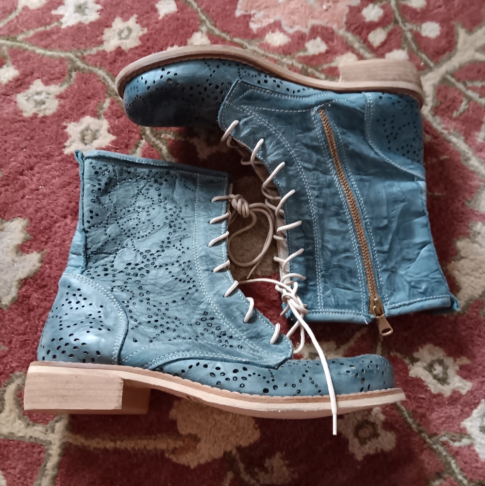 Italian Leather Blue Lacy Perforated Flat Boots Vintage 38